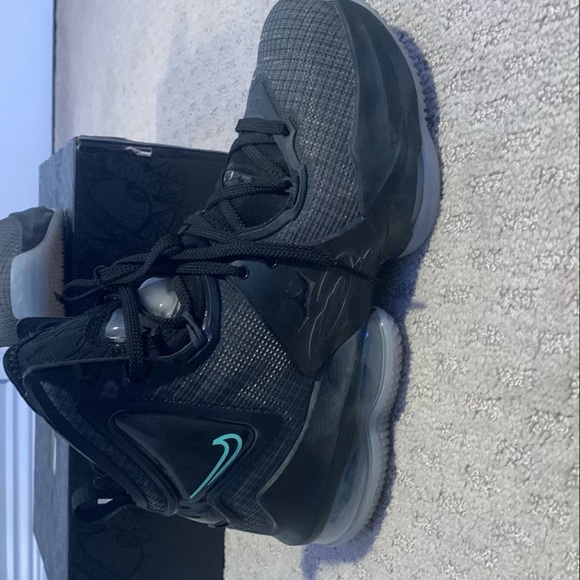Lebron James xix almost new basketball shoes - Picture 6 of 13